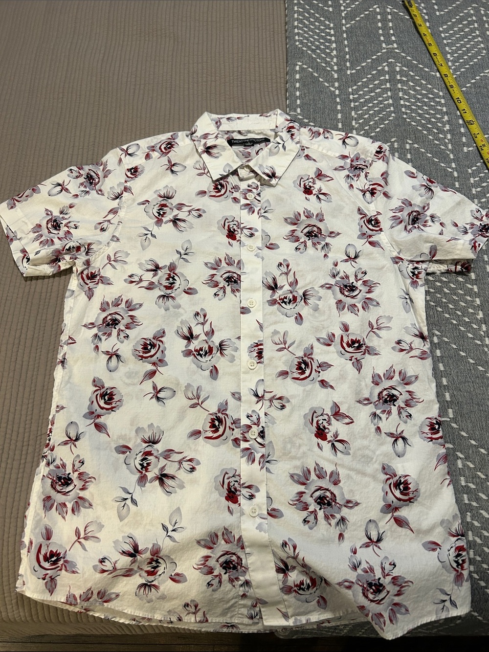 White Short-Sleeve Floral Button-Down Shirt - Casual Summer Shirt